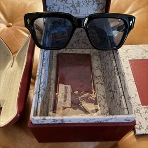 Elegant Black Square Sunglasses